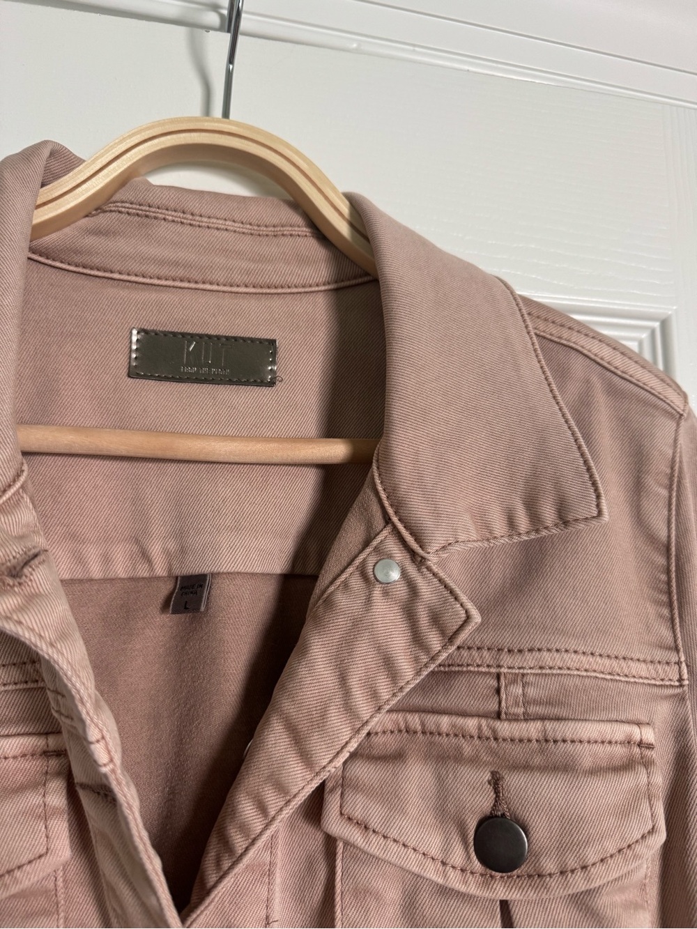 Like-New Kut from the Kloth Kara Denim Jacket Large Dusty Pink Frayed Hem | L - Picture 5 of 11